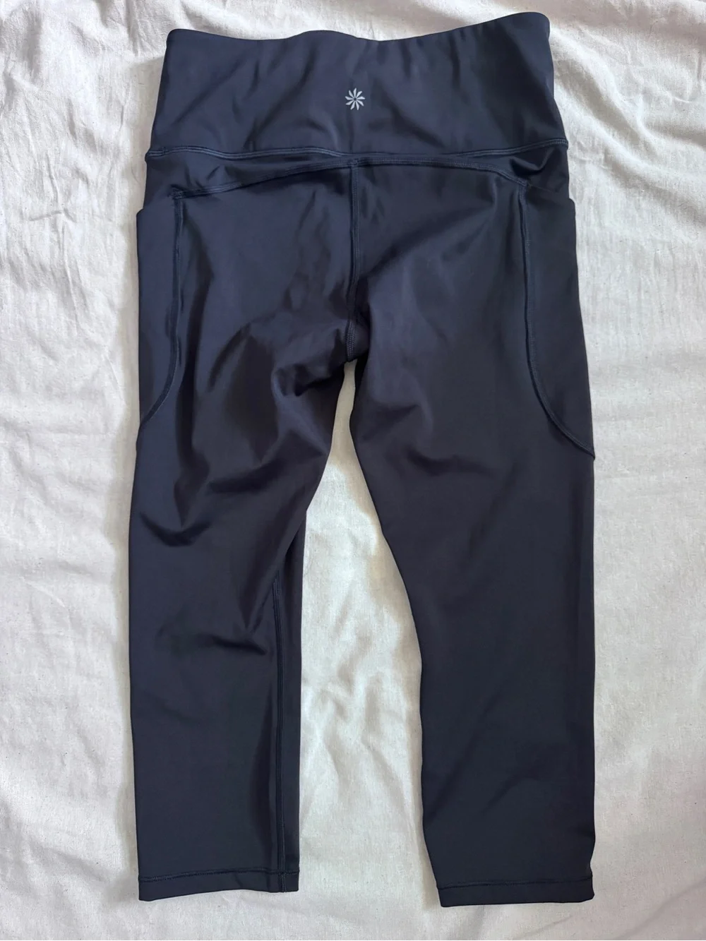 NWOT-Athleta Black Ultimate Stash Capri Leggings-Small